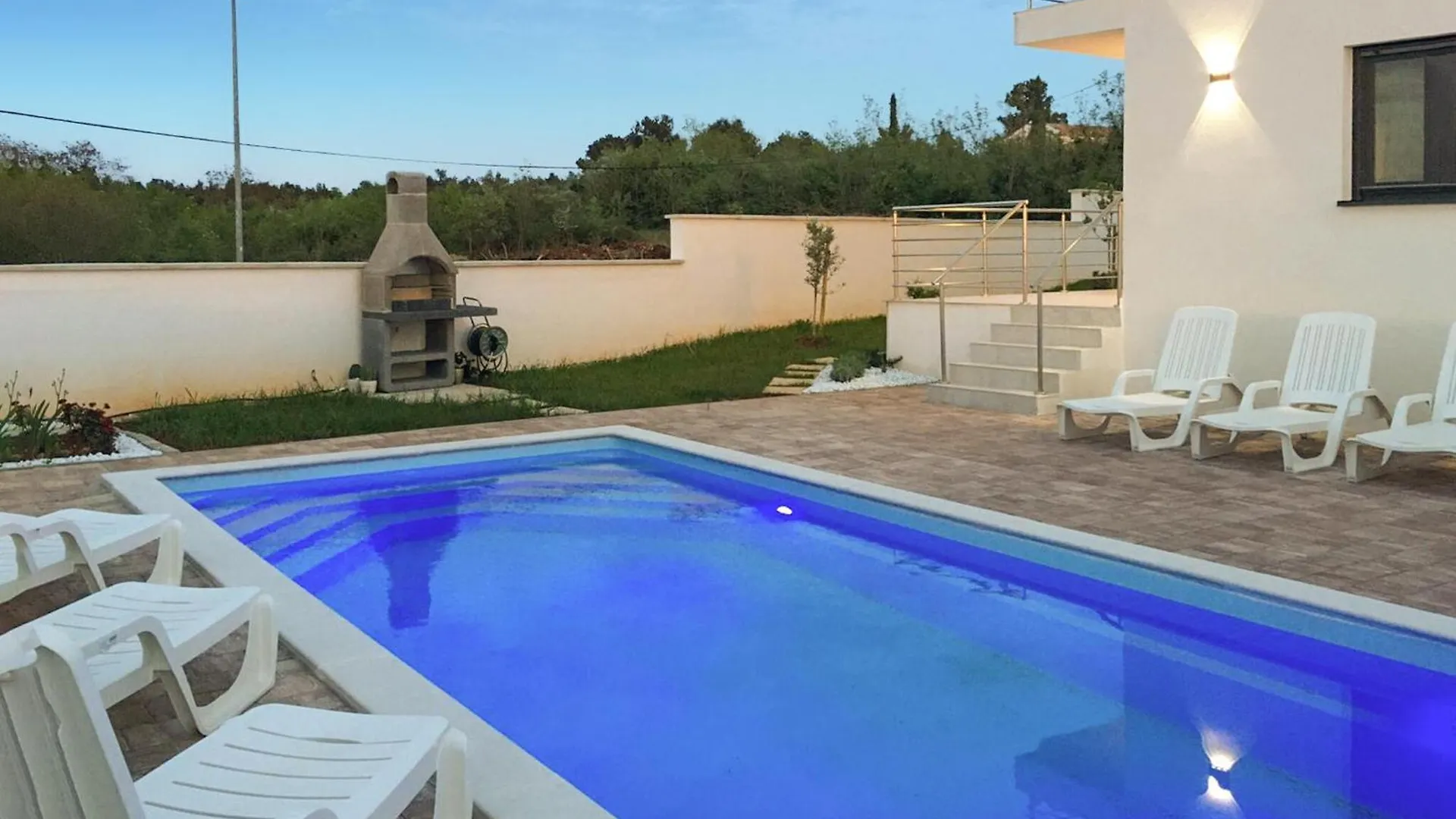 2 Bedroom Gorgeous Apartment In Umag 0*,